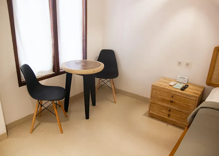 Gelatik Hostel *
